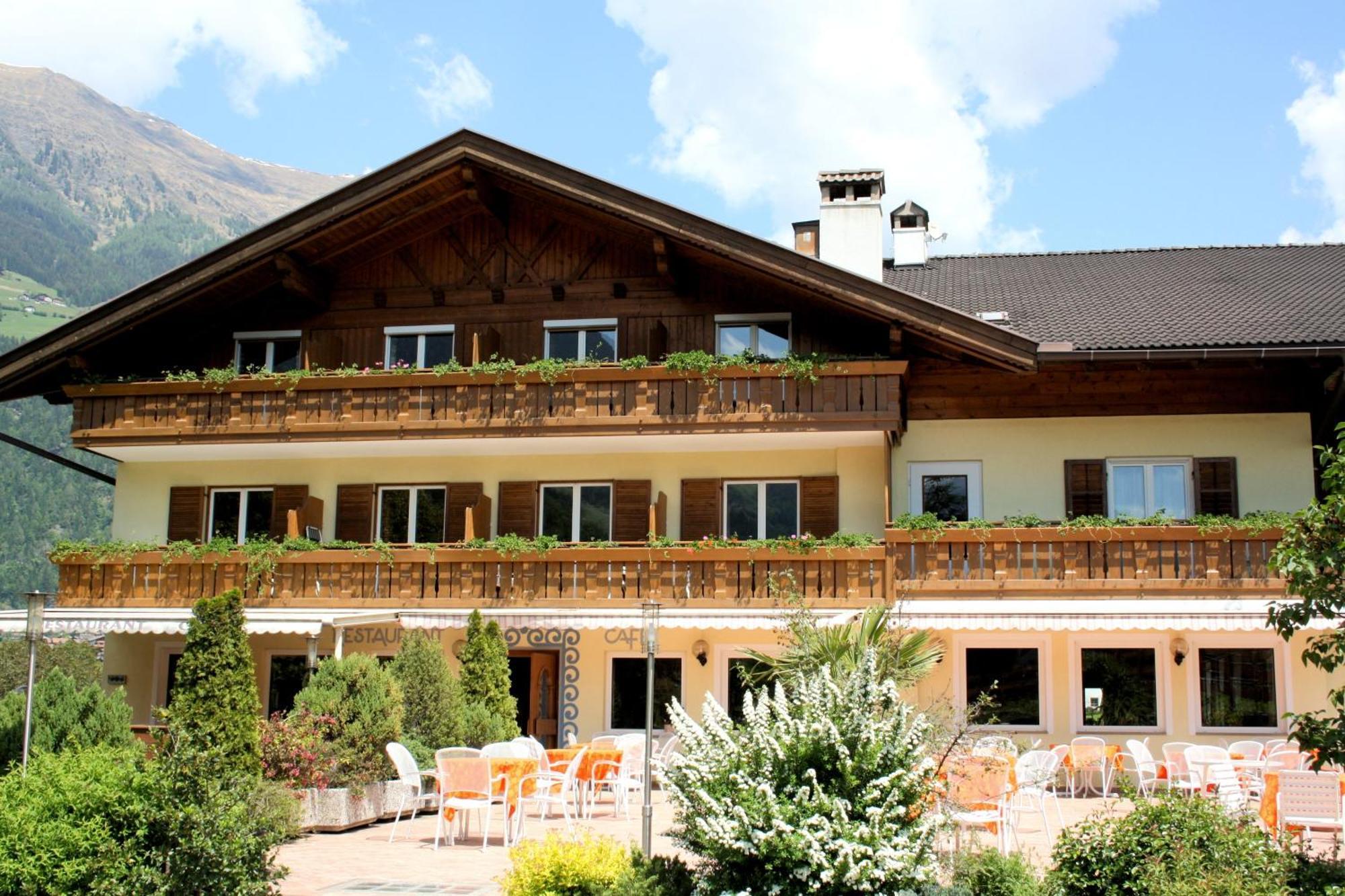 Hotel Klotz San Leonardo in Passiria Eksteriør bilde