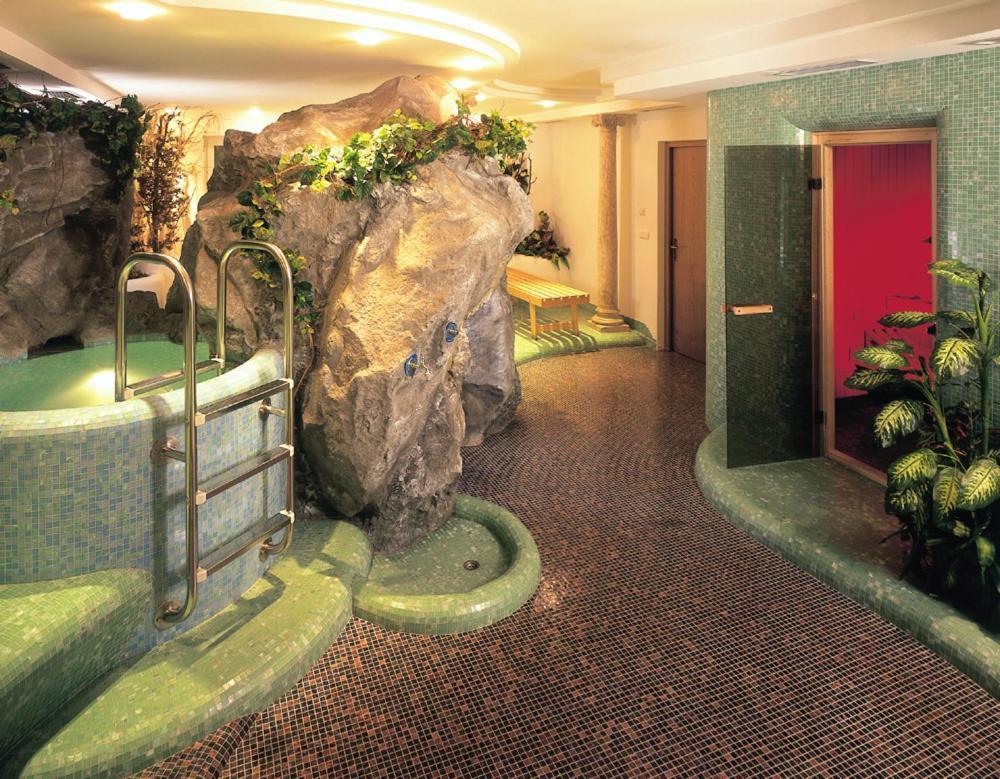 Hotel Klotz San Leonardo in Passiria Eksteriør bilde